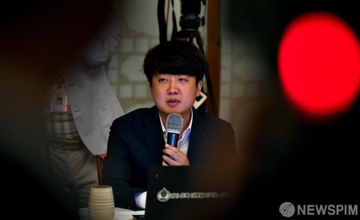 [서울=뉴스핌] 국회사진취재단 = 이준석 국민의힘 대표가 지난  6일 서울 삼청동 총리공관에서 열린 제1차 고위 당정협의회에서 발언하고 있다. 2022.07.06 photo@newspim.com