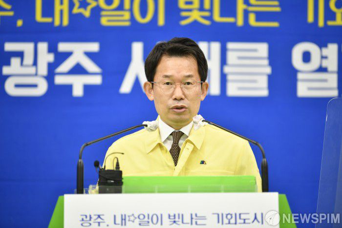 [광주=뉴스핌] 전경훈 기자 = 문영훈 광주시행정부시장이 13일 오후 시청 브리핑룸에서 코로나19 재유행 대비 대응방안 브리핑을 하고 있다. 2022.07.13 kh10890@newspim.com