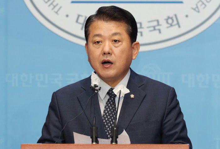 [서울=뉴스핌] 최상수 기자 = 김병주 더불어민주당 서해 공무원 사망사건 TF 단장이 지난 7월 15일 국회 소통관에서 최종 결과 보고 기자회견을 하고 있다. 2022.07.15 kilroy023@newspim.com