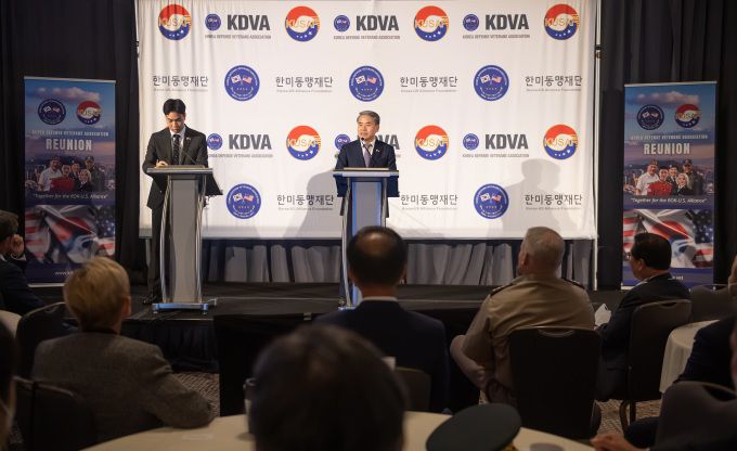 이종섭 국방부 장관이 28일(현지시간) 미국 워싱턴 D.C.에서 열린 한미동맹재단과 주한미군 전우회가 연 한미동맹 세미나에서 축사하고 있다. [사진=국방부]