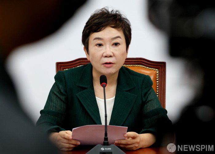 [서울=뉴스핌] 최상수 기자 = 국민의힘 정미경 최고위원이 8일 오전 국회 국민의힘 대회의실에서 최고위원 사퇴 기자회견을 하고 있다. (공동취재사진) 2022.08.08 photo@newspim.com