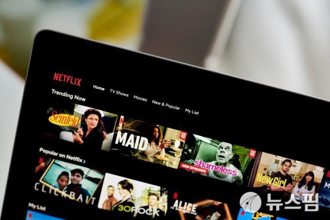 노트북 컴퓨터 화면에 비친 넷플릭스 웹사이트. [사진=블룸버그]
