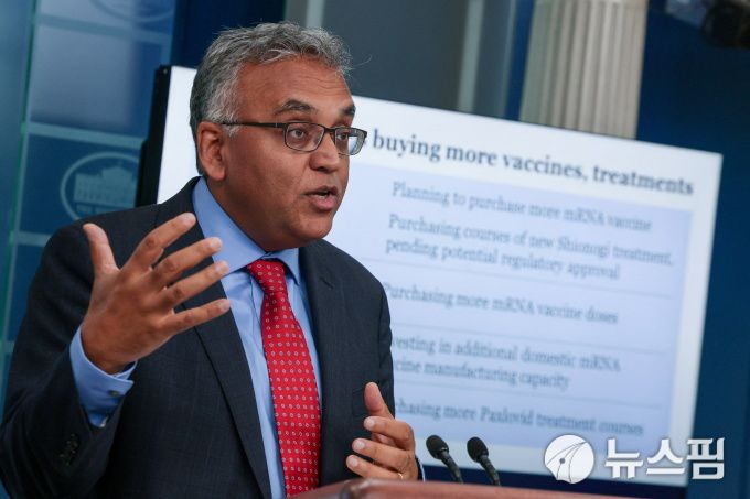 신종 코로나바이러스 감염증(코로나19) 브리핑 하는 아시시 자 백악관 코로나19 대응 조정관. 2022.04.26 [사진=로이터 뉴스핌]