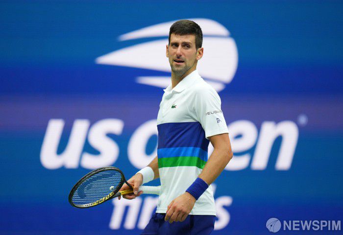 [미국= 로이터 뉴스핌] 김용석 기자 = ''세계 1위' 노박 조코비치(세르비아)는 13일(한국시간) 미국 뉴욕 빌리진 킹 내셔널 테니스 센터에서 열린 US오픈 남자 단식 결승에서 다닐 메드베데프(2위·러시아)에 0대3(4-6 4-6 4-6)으로 패해, '캘린더 그랜드 슬램'에 실패했다. 2021.09.13 fineview@newspim.com