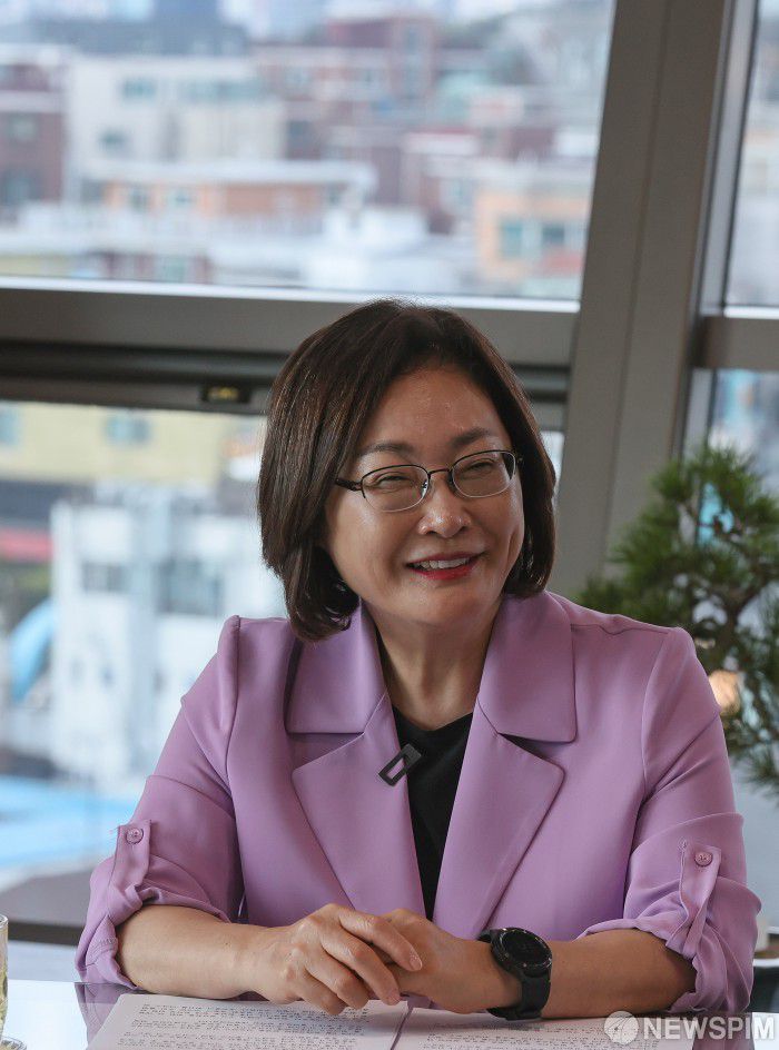 [서울=뉴스핌] 최상수 기자 = 박희영 용산구청장이 7일 서울 용산구 용산구청에서 뉴스핌과 인터뷰를 하고 있다. 2022.10.07 kilroy023@newspim.com