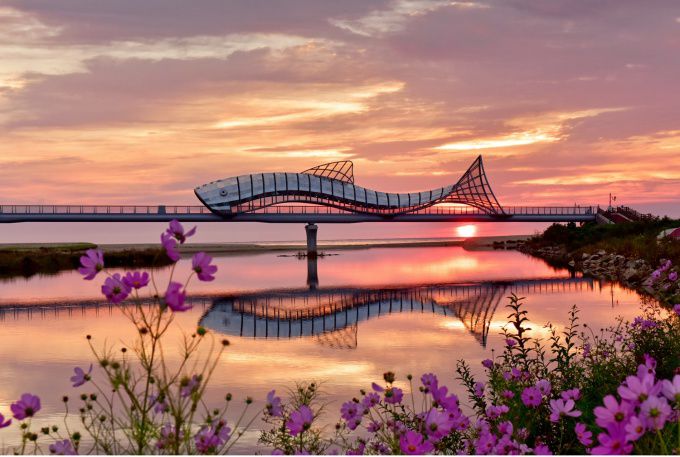 경북 울진의 해넘이.해돋이 핫플로 각광받는 '울진 남대천 은어아치보행교'[사진=울진군] 2022.12.11 nulcheon@newspim.com
