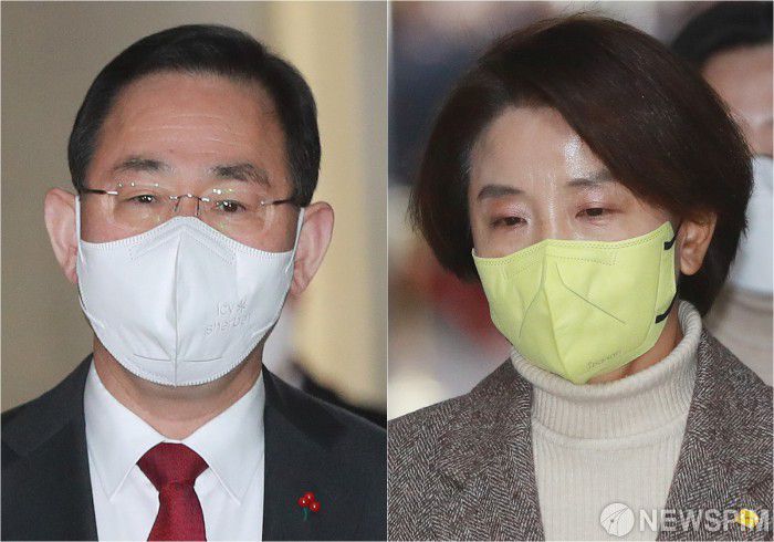 [서울=뉴스핌] 이형석 기자 = 주호영 국민의힘(왼쪽)·이은주 정의당 원내대표가 21일 서울 여의도 국회에서 면담을 앞두고 운영위원장실로 들어서고 있다. 2022.12.21 leehs@newspim.com