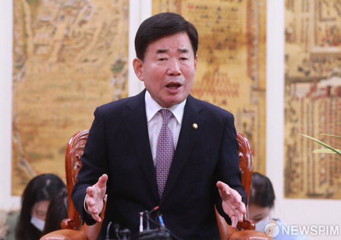 [서울=뉴스핌] 이형석 기자 = 김진표 국회의장이 16일 서울 여의도 국회에서 여야 원내대표 회동을 주재하며 발언하고 있다. 2022.12.16 leehs@newspim.com