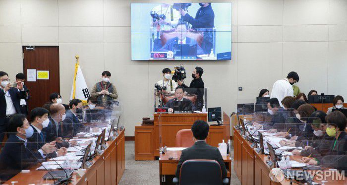 [서울=뉴스핌] 이형석 기자 = 25일 오후 서울 여의도 국회에서 제400회 국회(정기회) 제01차 연금개혁특별위원회가 열리고 있다. 2022.10.25 leehs@newspim.com