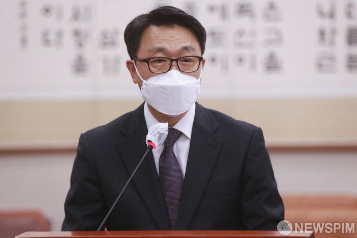 [서울=뉴스핌] 이형석 기자 = 김진욱 고위공직자범죄수사처장이 13일 오후 서울 여의도 국회 법제사법위원회의 고위공직자범죄수사처 국정감사에서 인사말을 하고 있다. 2022.10.13 leehs@newspim.com