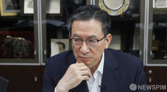 [서울=뉴스핌] 최상수 기자 = 이재명 더불어민주당 대통령 선거 경선 예비후보 캠프의 총괄특보단장을 맡고 있는 정성호 의원이 7일 오후 서울 여의도 국회의원회관에서 뉴스핌과 인터뷰를 하고 있다. 2021.09.07 kilroy023@newspim.com