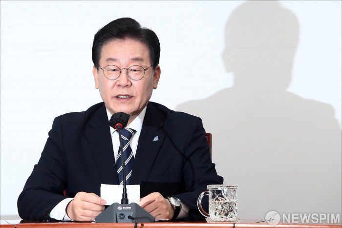 [서울=뉴스핌] 이형석 기자 = 이재명 더불어민주당 대표가 23일 오전 서울 여의도 국회에서 기자간담회를 열고 있다. 2023.02.23 leehs@newspim.com