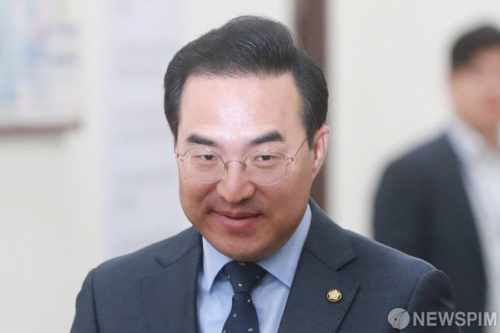 [서울=뉴스핌] 이형석 기자 = 박홍근 더불어민주당 원내대표가 4일 오전 서울 여의도 국회에서 열린 원내대책회의에 참석하고 있다. 2023.04.04 leehs@newspim.com