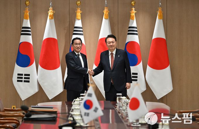 [서울=뉴스핌] 송기욱 기자 = 윤석열 대통령은 7일 오후 한국을 방문한 기시다 후미오 일본 총리와 정상회담을 가졌다. [사진 = 로이터 뉴스핌] 2023.05.07 oneway@newspim.com