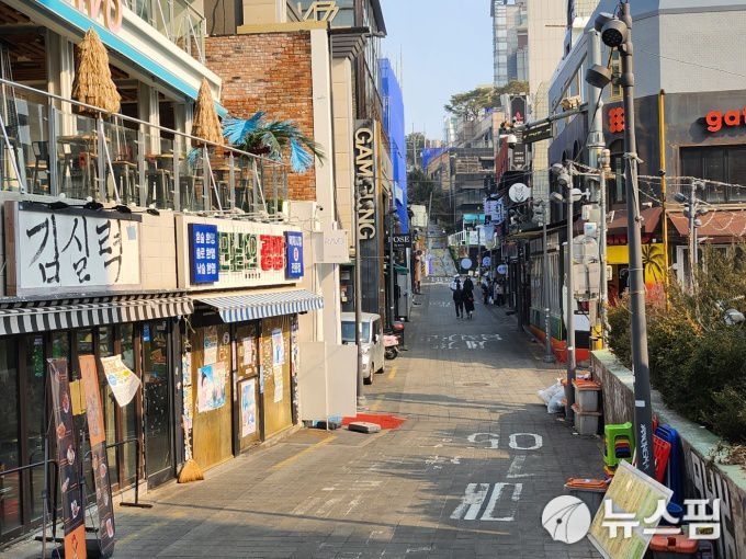 [서울=뉴스핌] 조민교 기자 = 한산한 서울지역 상가 모습 2023.02.06 mkyo@newspim.com