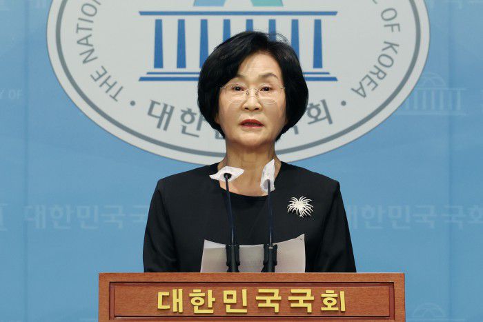 [서울=뉴스핌] 이형석 기자 = 김상희 더불어민주당 의원이 25일 오후 서울 여의도 국회 소통관에서 라임사태 특혜 환매 의혹 반박 기자회견을 열고 있다. 2023.08.25 leehs@newspim.com