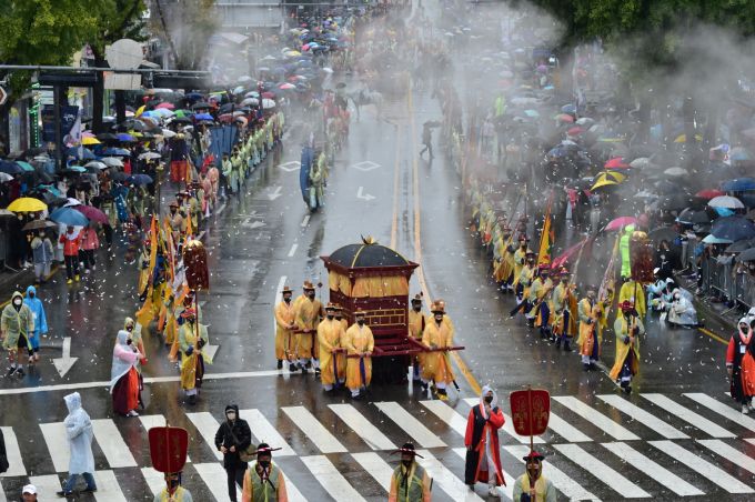 정조대왕 능행차 공동재현 [사진=수원시]