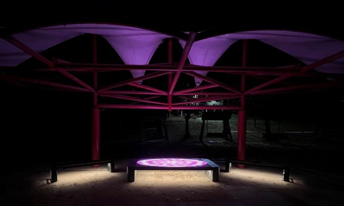 가좌공원에 설치된 스마트벤치(LED 영상조명벤치). [사진=고양시]  2023.12.06 atbodo@newspim.com