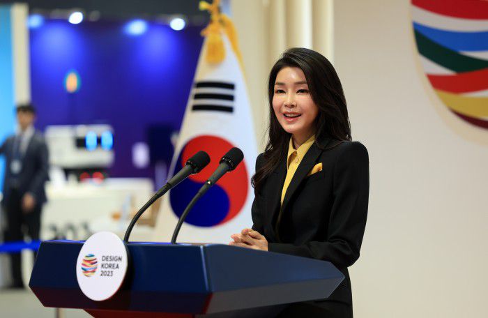 [서울=뉴스핌] 김건희 여사가 11월 1일 서울 강남구 코엑스에서 열린 '디자인코리아 2023' 개막식에서 축사를 하고 있다. [사진=대통령실] 2023.11.01 photo@newspim.com