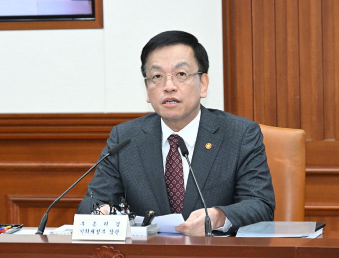 최상목 부총리 겸 기획재정부 장관이 2일 정부서울청사에서 비상경제장관회의 겸 물가관계장관회의를 주재하고 있다 [사진=기획재정부] 2024.02.02 plum@newspim.com