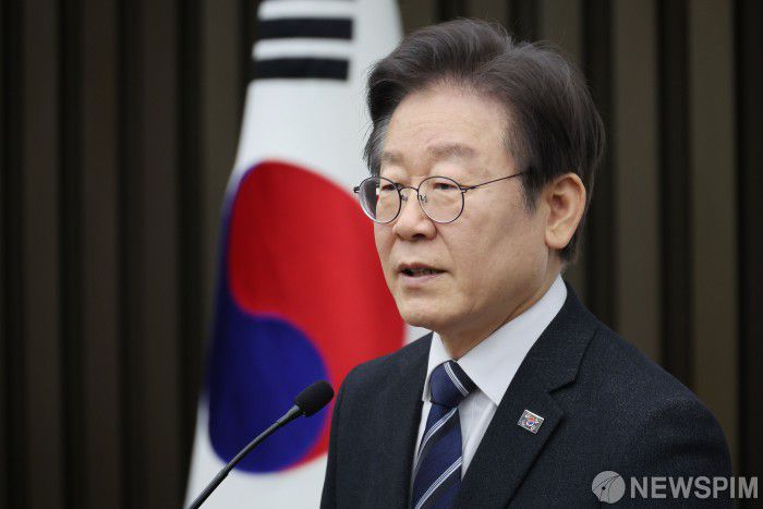 [서울=뉴스핌] 이형석 기자 = 이재명 더불어민주당 대표가 6일 오후 서울 여의도 국회에서 열린 의원총회에서 모두발언을 하고 있다. 2024.02.06 leehs@newspim.com