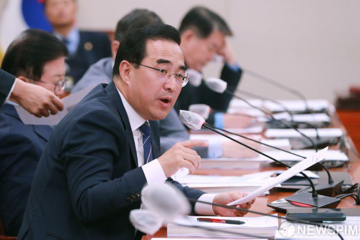 [서울=뉴스핌] 이형석 기자 = 박홍근 더불어민주당 의원이 23일 오전 서울 여의도 국회에서 열린 외교통일위원회 전체회의에서 질의를 하고 있다. 2023.11.23 leehs@newspim.com