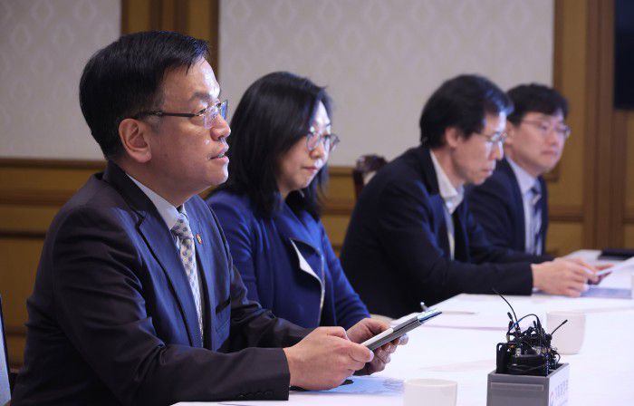 [서울=뉴스핌] 김학선 기자 = 최상목 부총리 겸 기획재정부 장관이 19일 정부서울청사에서 열린 자본시장 선진화 관련 간담회를 주재하며 발언하고 있다. 2024.03.19 yooksa@newspim.com