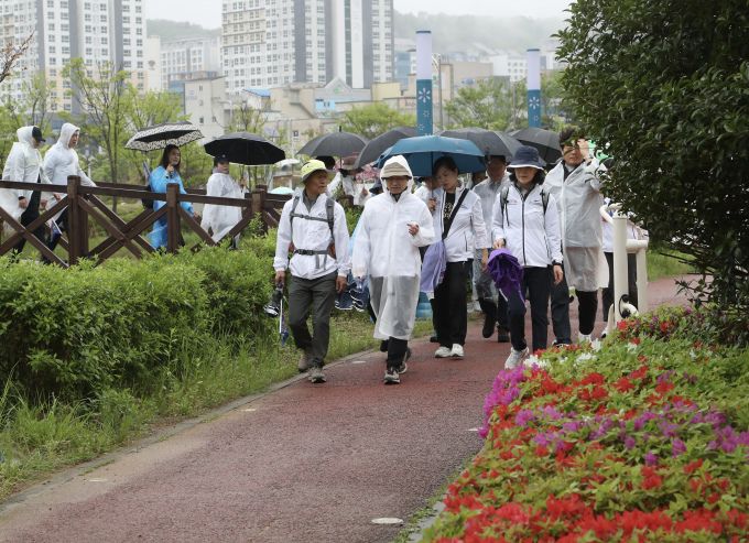 '2024 대한민국 글로컬 미래교육박람회'의 성공 개최 걷기 대장정. [사진=전남도교육청] 2024.04.21 ej7648@newspim.com
