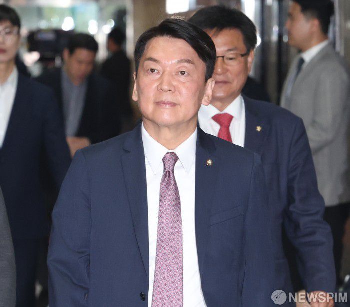 [서울=뉴스핌] 이형석 기자 = 안철수 국민의힘 의원이 15일 서울 여의도 국회에서 열린 4선 이상 국회의원 당선인 간담회에 참석하고 있다. 2024.04.15 leehs@newspim.com