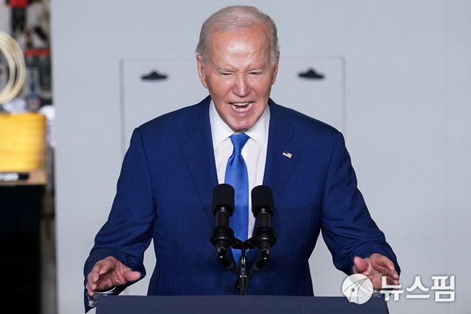 8일(현지시간) 미국 위스콘신주에서 선거 유세 연설하는 조 바이든 대통령. [사진=로이터 뉴스핌]