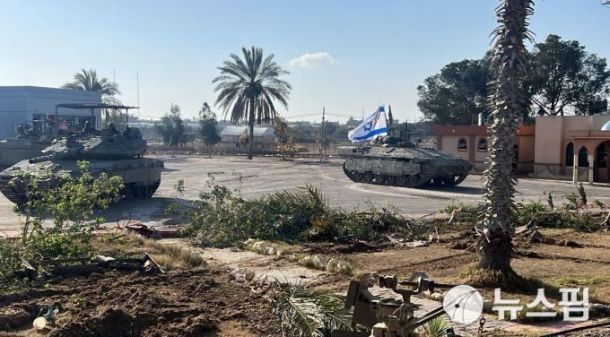 이스라엘군이 7일 공개한 라파 검문소 가자지구 쪽 장악 현장. [사진=이스라엘군 제공]