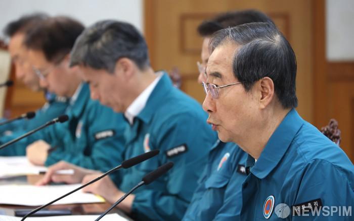 [서울=뉴스핌] 김학선 기자 = 한덕수 국무총리가 29일 정부서울청사에서 열린 의사 집단행동 중앙재난안전대책본부 회의를 주재하며 발언하고 있다. 2024.05.29 yooksa@newspim.com