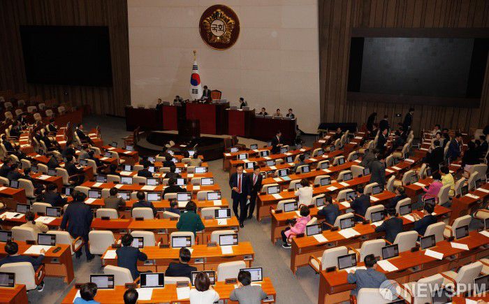 [서울=뉴스핌] 윤창빈 기자 = 28일 오후 서울 여의도 국회에서 열린 제21대 국회 마지막 본회의에서 순직 해병 수사 방해 및 사건 은폐 등의 진상규명을 위한 특별검사의 임명 등에 관한 법률안 재의의 건(채상병 특검법)이 부결되고 있다. 2024.05.28 pangbin@newspim.com