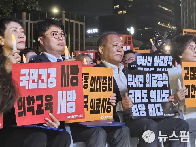 [서울=뉴스핌] 조준경 기자 = (왼쪽부터) 한미애 대한의사협회 대의원회 부의장, 임현택 대한의사협회장, 황규석 서울특별시의사회장 2024.05.30 calebcao@newspim.com