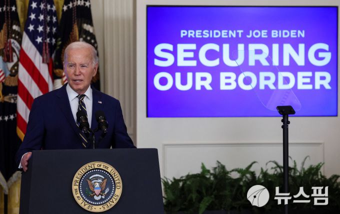 불법 이민 단속 강화 행정명령을 발표하는 조 바이든 미국 대통령. [사진=로이터 뉴스핌]