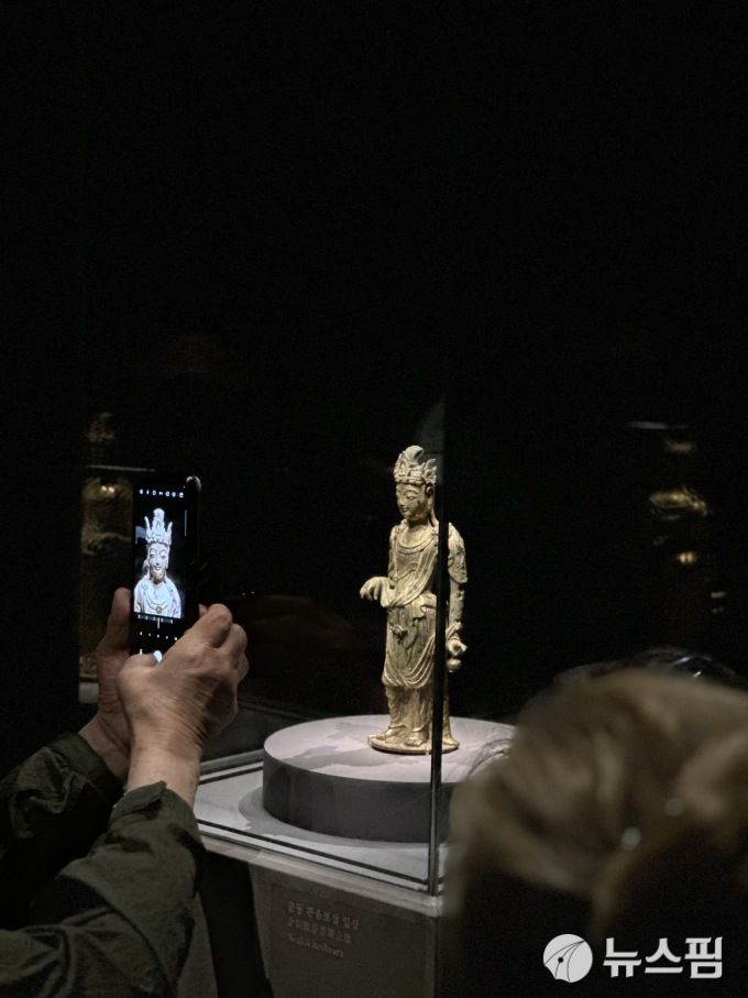 [서울=뉴스핌] 이지은 기자 = '백제의 미소'로 불리는 '금동 관음보살 입상' 2024.06.11 alice09@newspim.com