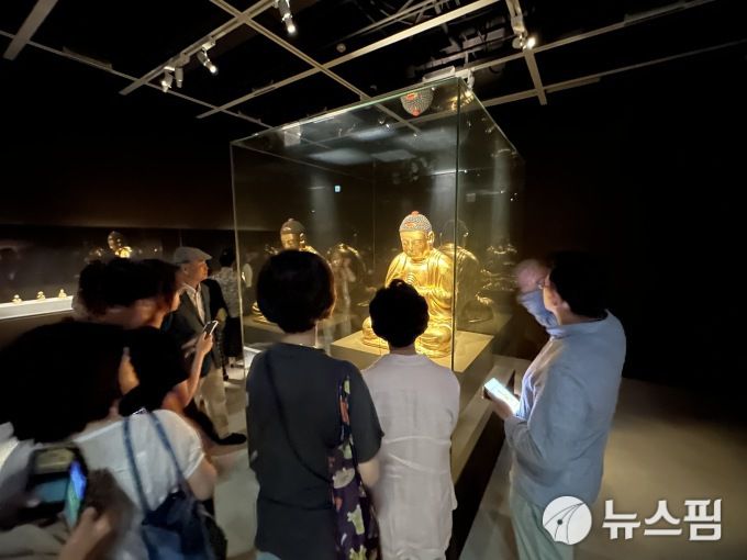 [서울=뉴스핌] 이지은 기자 = 광해군의 왕비 문성군부인 류씨의 후원으로 만들어진 '목조 비로자나여래 좌상' 2024.06.11 alice09@newspim.com