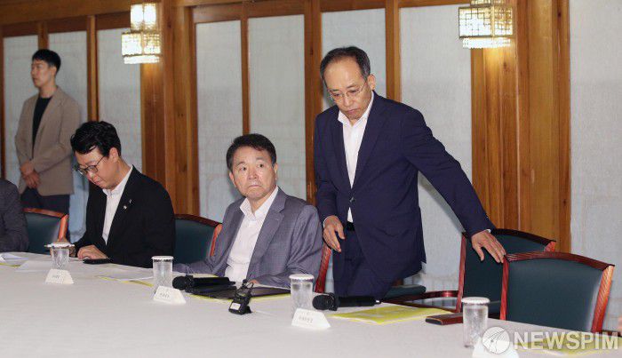 [서울=뉴스핌] 윤창빈 기자 = 추경호 국민의힘 원내대표가 30일 오전 서울 종로구 총리 공관에서 열린 제19차 고위당정협의회에 참석하고 있다. 2024.06.30 pangbin@newspim.com