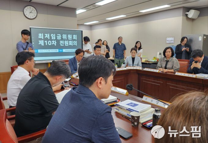 [세종=뉴스핌] 정성훈 기자 = 11일 정부세종청사에서 최저임금위원회 제10차 전원회의가 열리고 있다. 2024.07.11 jsh@newspim.com