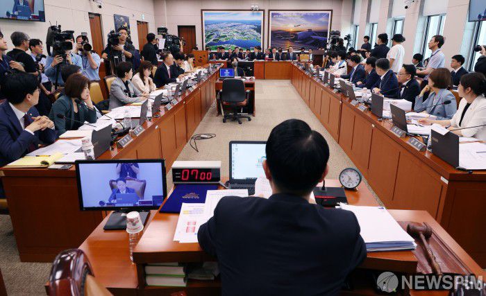 [서울=뉴스핌] 이형석 기자 = 16일 오전 서울 여의도 국회에서 교육위원회 의학교육소위원회의 의대 정원 증원에 따른 의과대학 교육 점검 연석 청문회가 열리고 있다. 2024.08.16 leehs@newspim.com