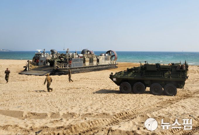 한미 해병대 장병들이 2023년 3월 경북 포항에서 '쌍룡훈련'을 하고 있다. [사진=뉴스핌]