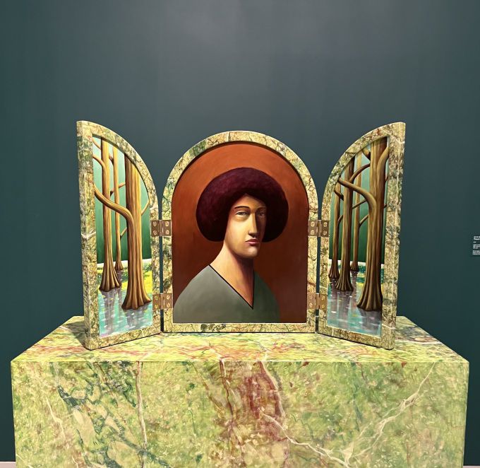 [서울=뉴스핌] 용인 호암미술관 전관에서 개막한 니콜라스 파티의 개인전 '더스트'에 출품된 삼면화 입체설치작품. [사진=이영란 미술전문기자] 2024.09.05 art29@newspim.com