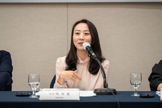 [서울=뉴스핌] 이지은 기자 =  'K콘텐츠 글로벌 경쟁력 강화와 제작사-플랫폼 동반 성장 방안' 세미나에 참석한 이지원 문체부 사무관 [사진=콘진원] 2024.09.12 alice09@newspim.com