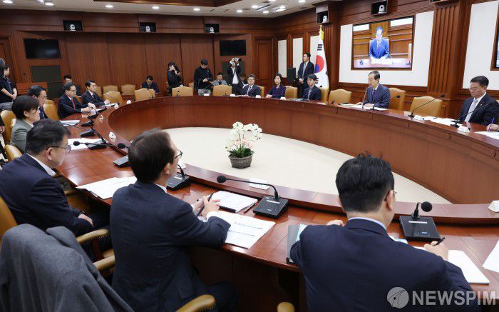 [서울=뉴스핌] 김학선 기자 = 한덕수 국무총리가 5일 정부서울청사에서 열린 국정현안관계장관회의를 주재하며 발언하고 있다. 2024.12.05 yooksa@newspim.com