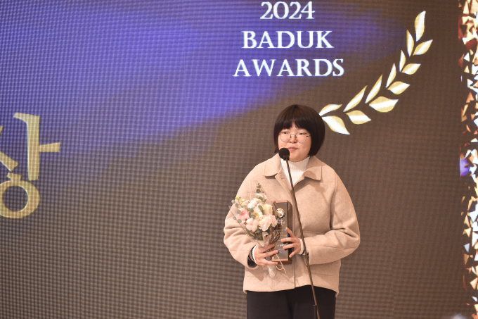 [서울=뉴스핌] 김용석 기자 = 여자 최우수신인상을 수상한 김민서. [사진= 한국기원] 2024.12.26 fineview@newspim.com