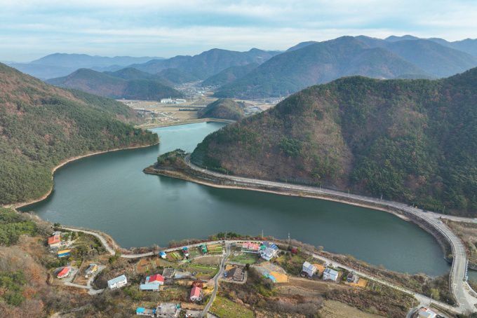 봉성저수지 전경 [사진=함안군] 2025.01.13