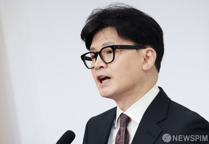 [서울=뉴스핌] 이형석 기자 = 한동훈 국민의힘 대표가 16일 오전 서울 여의도 국회에서 당대표 사퇴 기자회견을 열고 있다. 2024.12.16 leehs@newspim.com