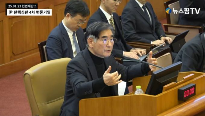 [서울=뉴스핌] 박성준 기자 = 김용현 전 국방부 장관이 지난 23일 서울 종로구 헌법재판소에서 열린 윤석열 대통령 탄핵심판 4차변론에 증인으로 출석해 발언하고 있다. [사진=뉴스핌TV 캡쳐] 2025.01.24 parksj@newspim.com