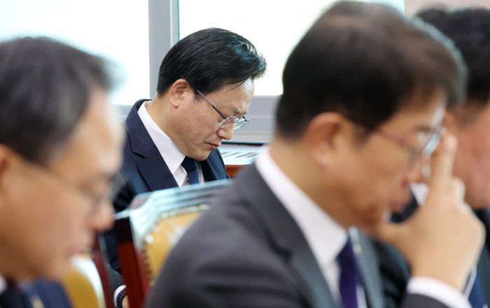 [서울=뉴스핌] 정일구 기자 = 김이배 제주항공 대표가 6일 오전 서울 여의도 국회에서 열린 12.29 여객기 참사 진상규명과 피해자 및 유가족 피해구제 특별위원회 전체회의에서 출석해 자리하고 있다. 2025.02.06 mironj19@newspim.com