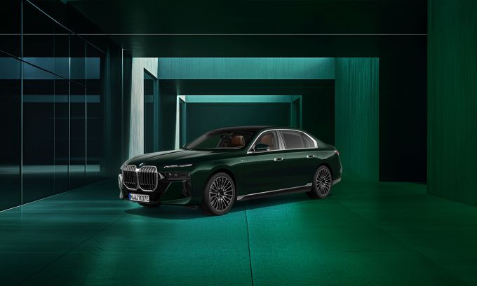 BMW 750e xDrive M 스포츠 인디비주얼 페리도트 그린 에디션 [사진=BMW코리아]